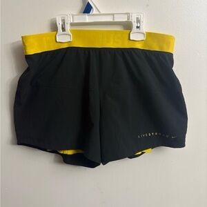 Nike activewear Women's Athletic Shorts « livestrong » size xsmall- small